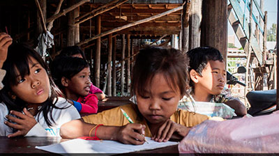 Aiutare i bambini di strada.