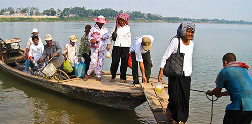 barca sul fiume mekong a kratie