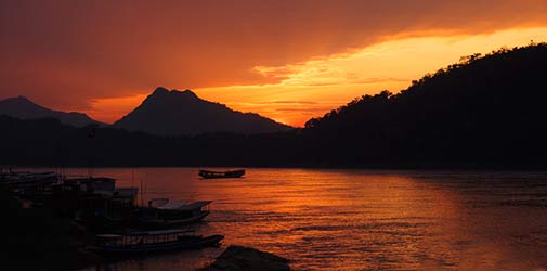 Tramonto sul fiume a Luang Prabang in Laos